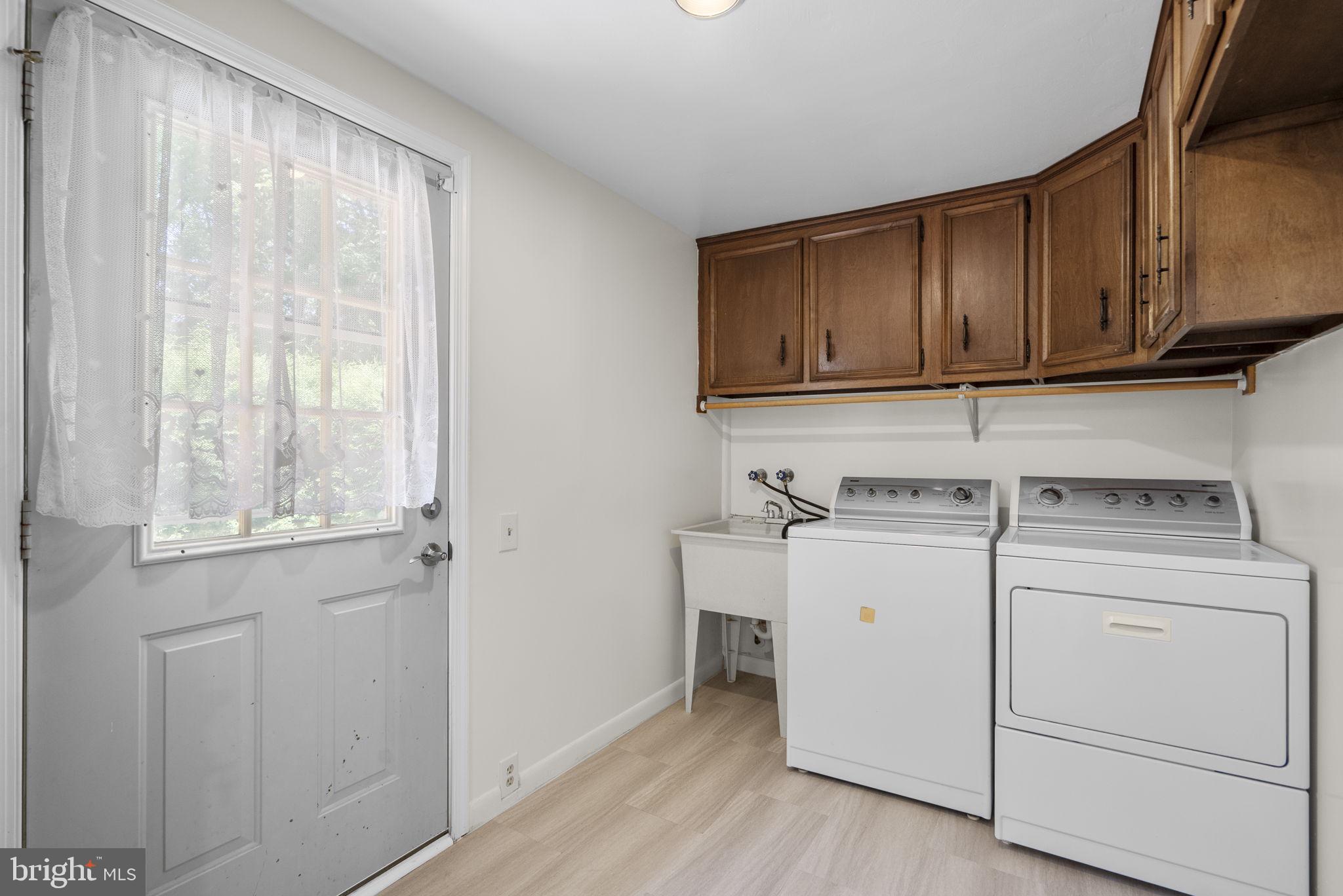 WILLIAMSBURG VILLAGE - Residential