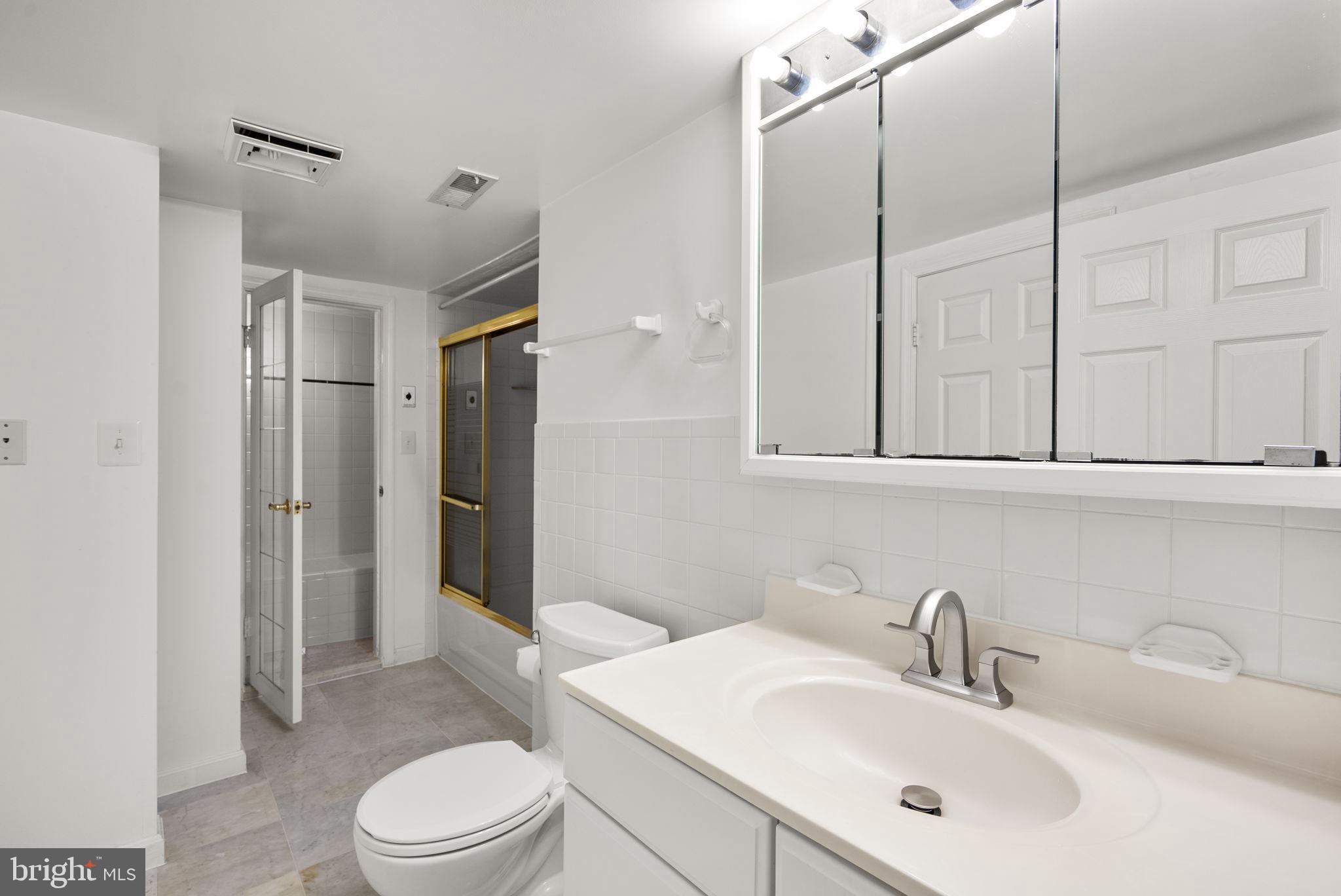WILLIAMSBURG VILLAGE - Residential