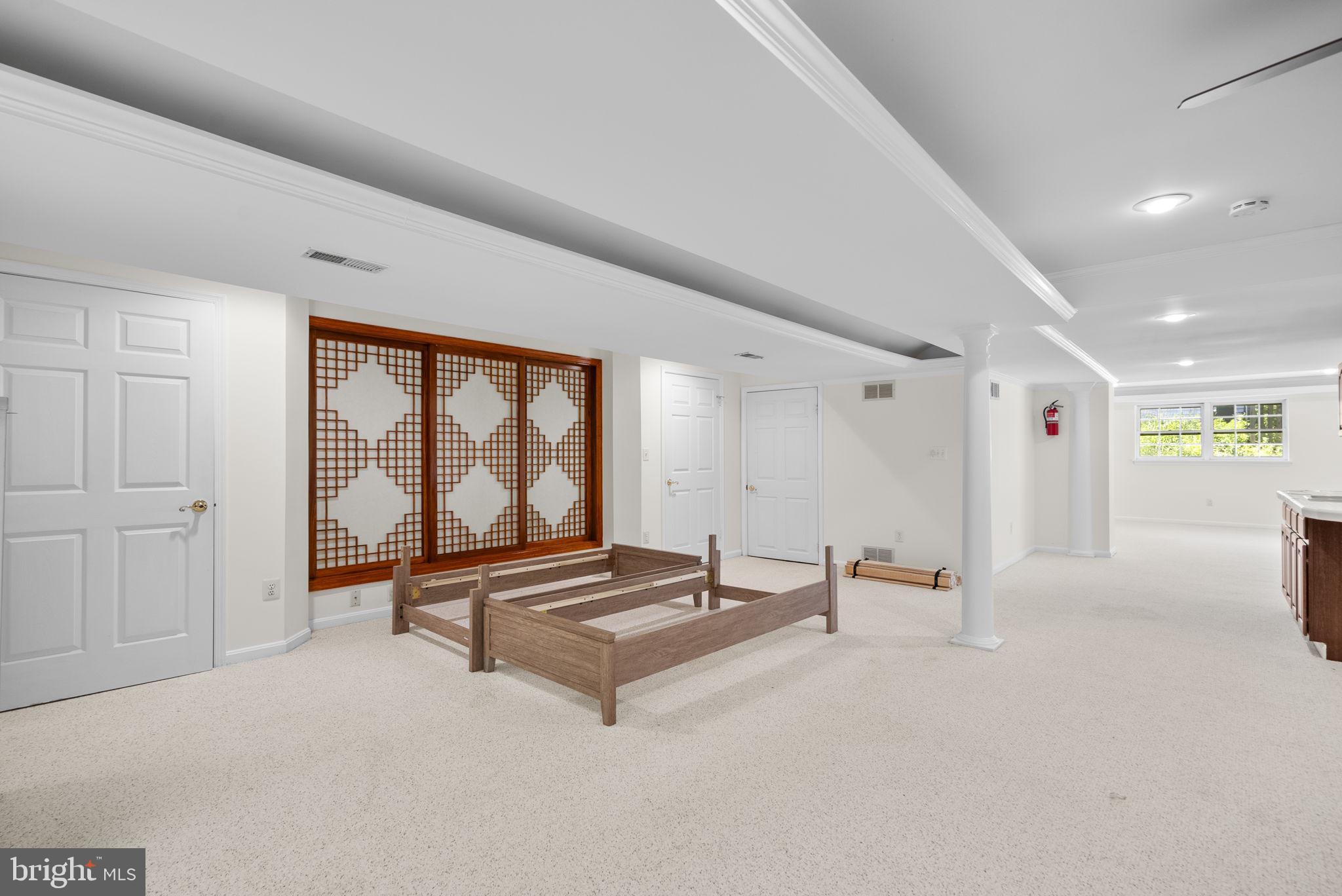 WILLIAMSBURG VILLAGE - Residential