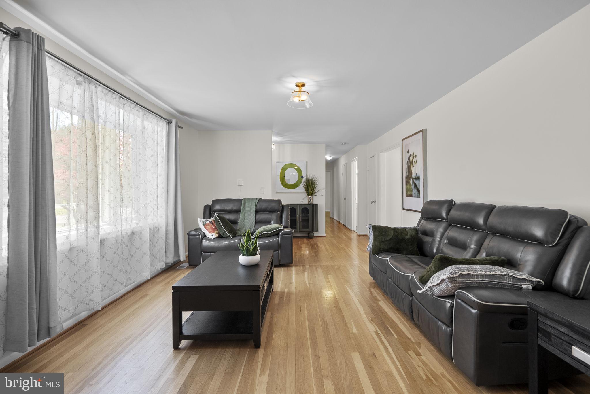 WILLIAMSBURG VILLAGE - Residential