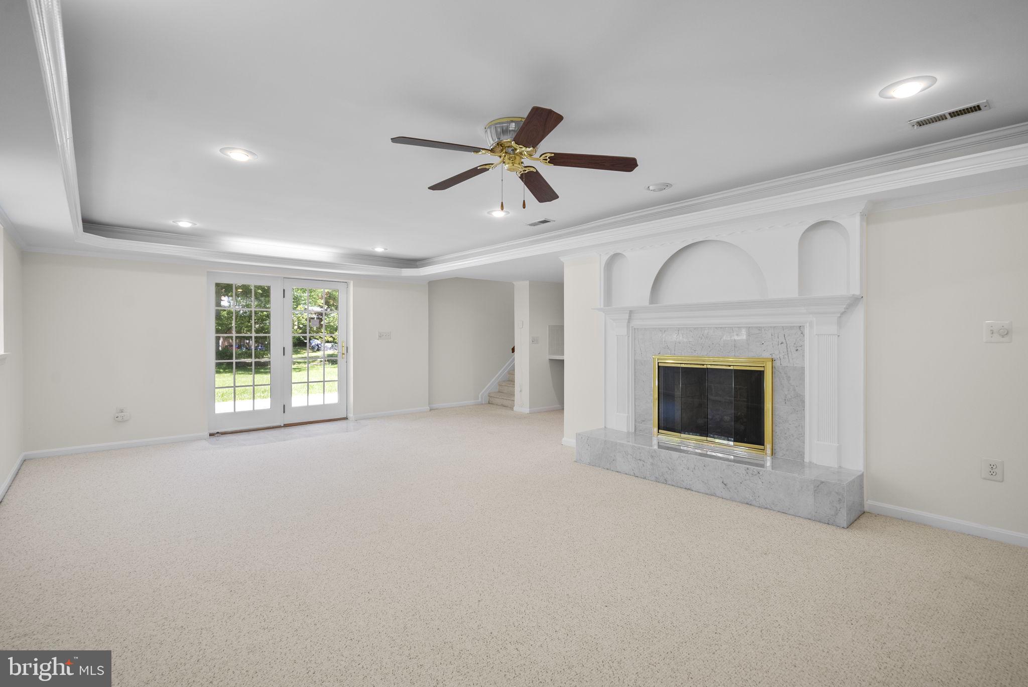 WILLIAMSBURG VILLAGE - Residential