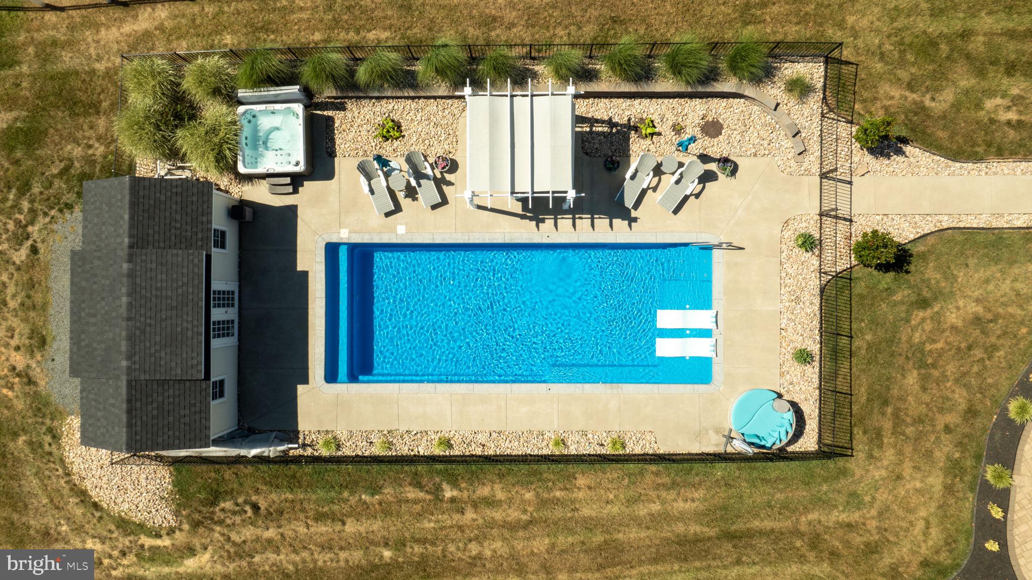 LONG VIEW SHORES - Residential