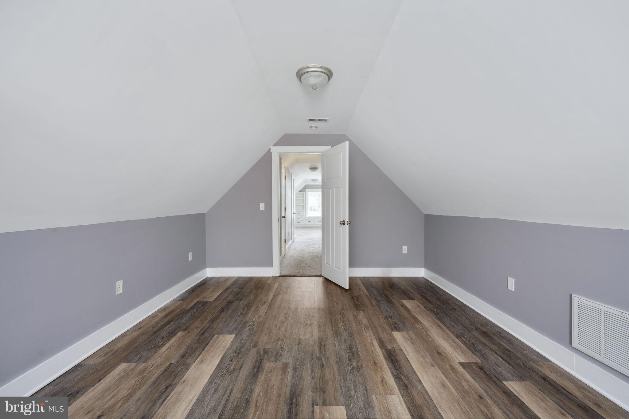 LONG VIEW SHORES - Residential