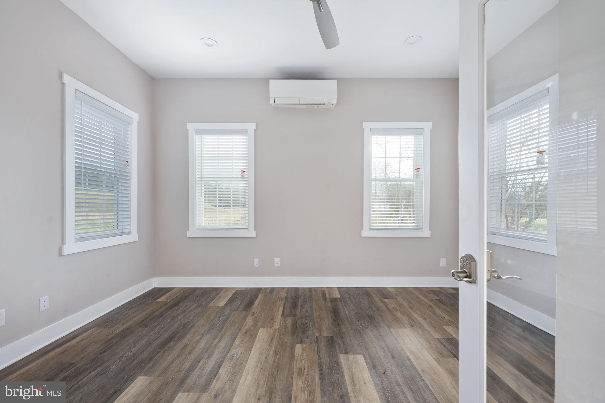 LONG VIEW SHORES - Residential
