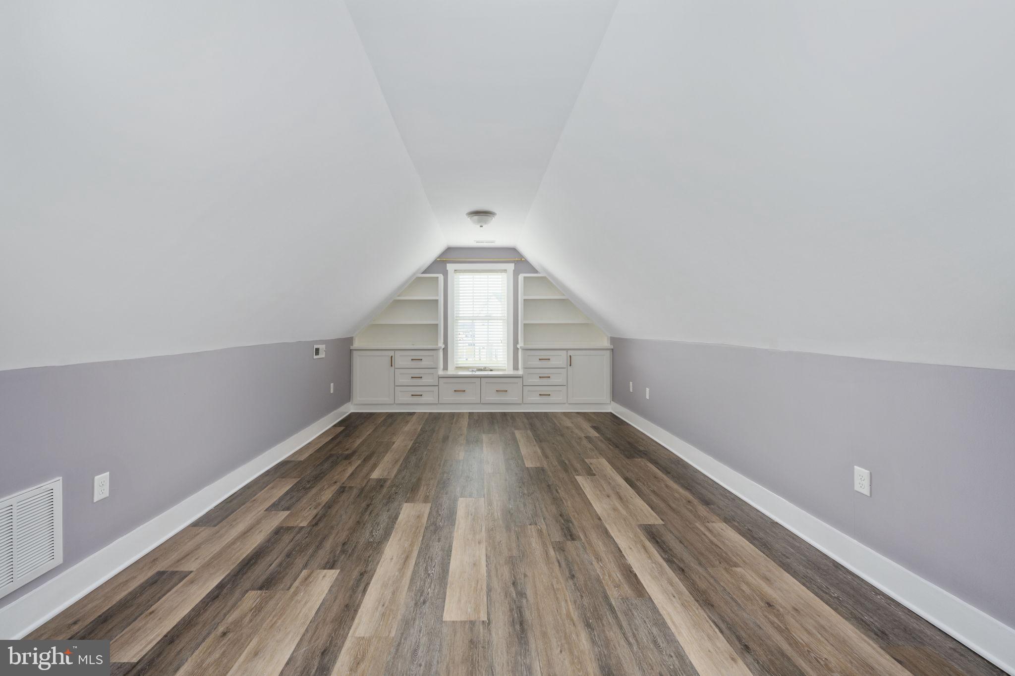 LONG VIEW SHORES - Residential