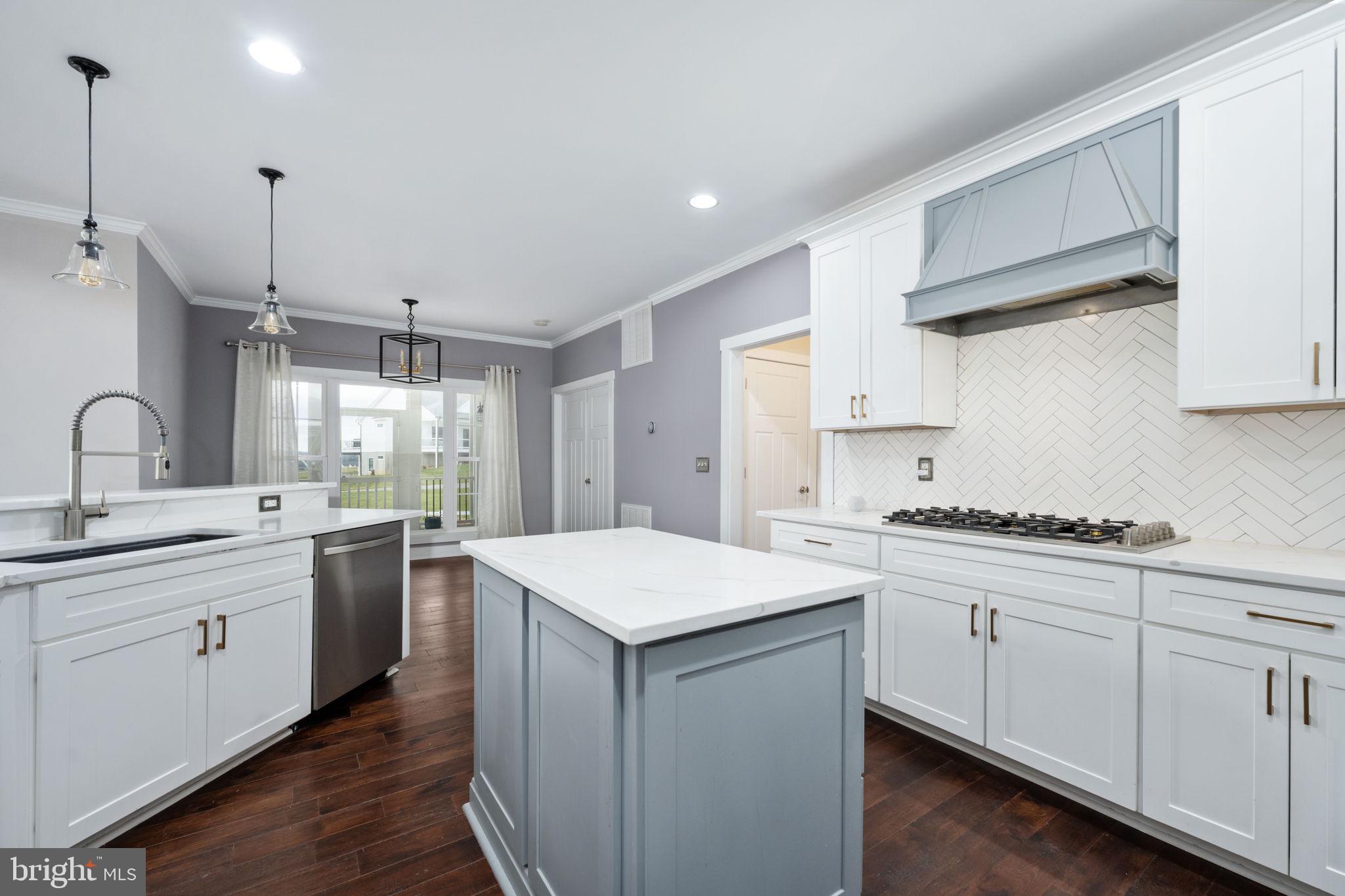 LONG VIEW SHORES - Residential
