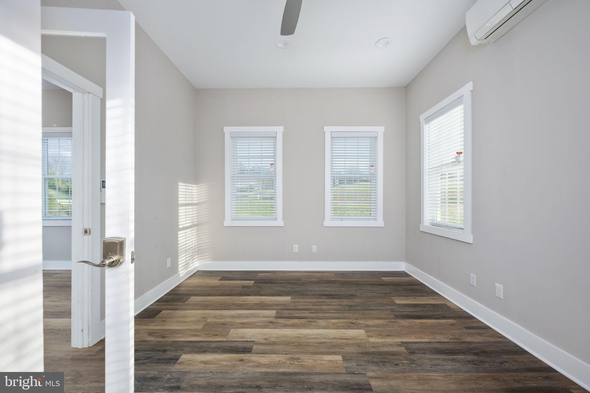 LONG VIEW SHORES - Residential