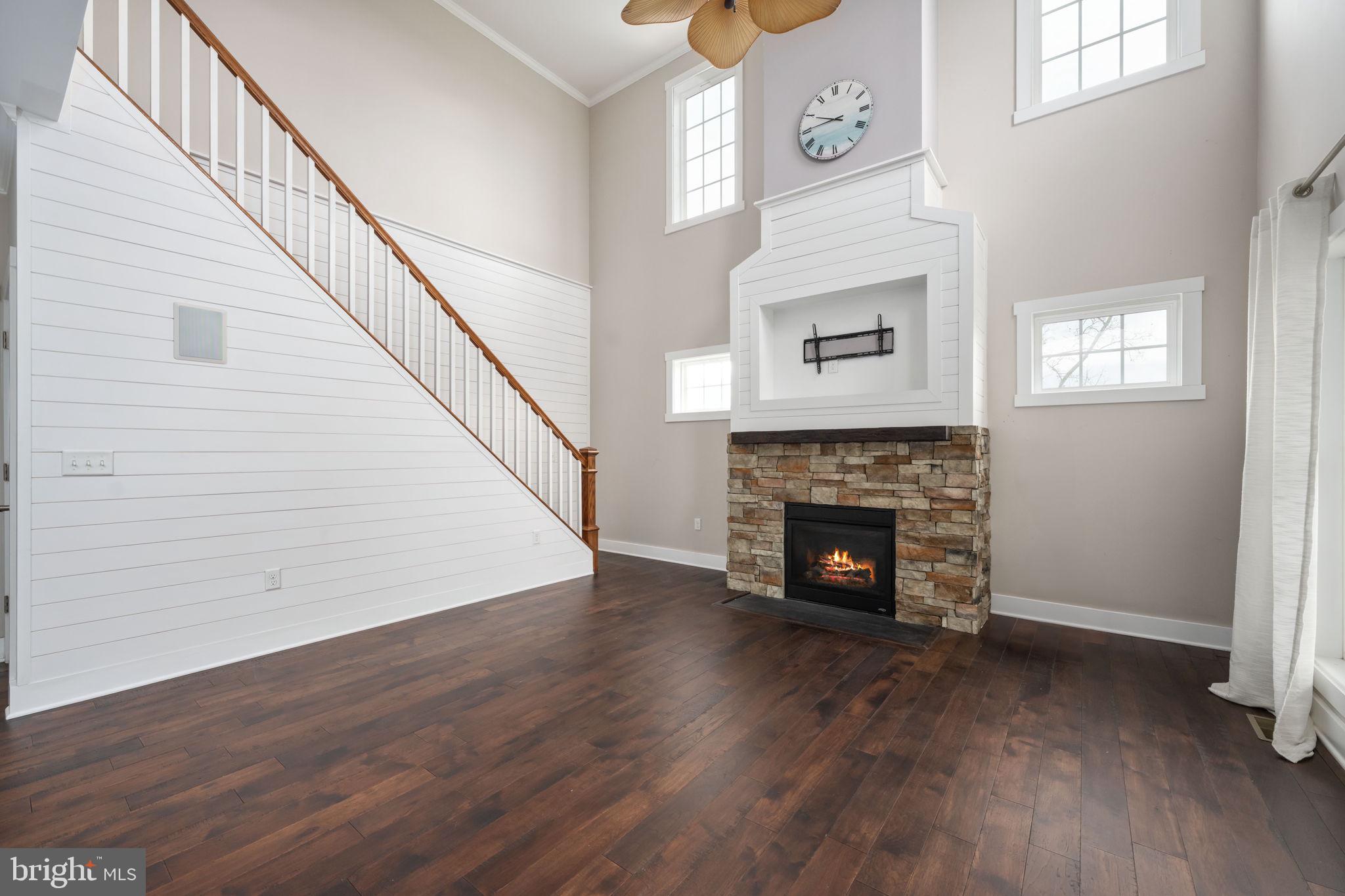 LONG VIEW SHORES - Residential