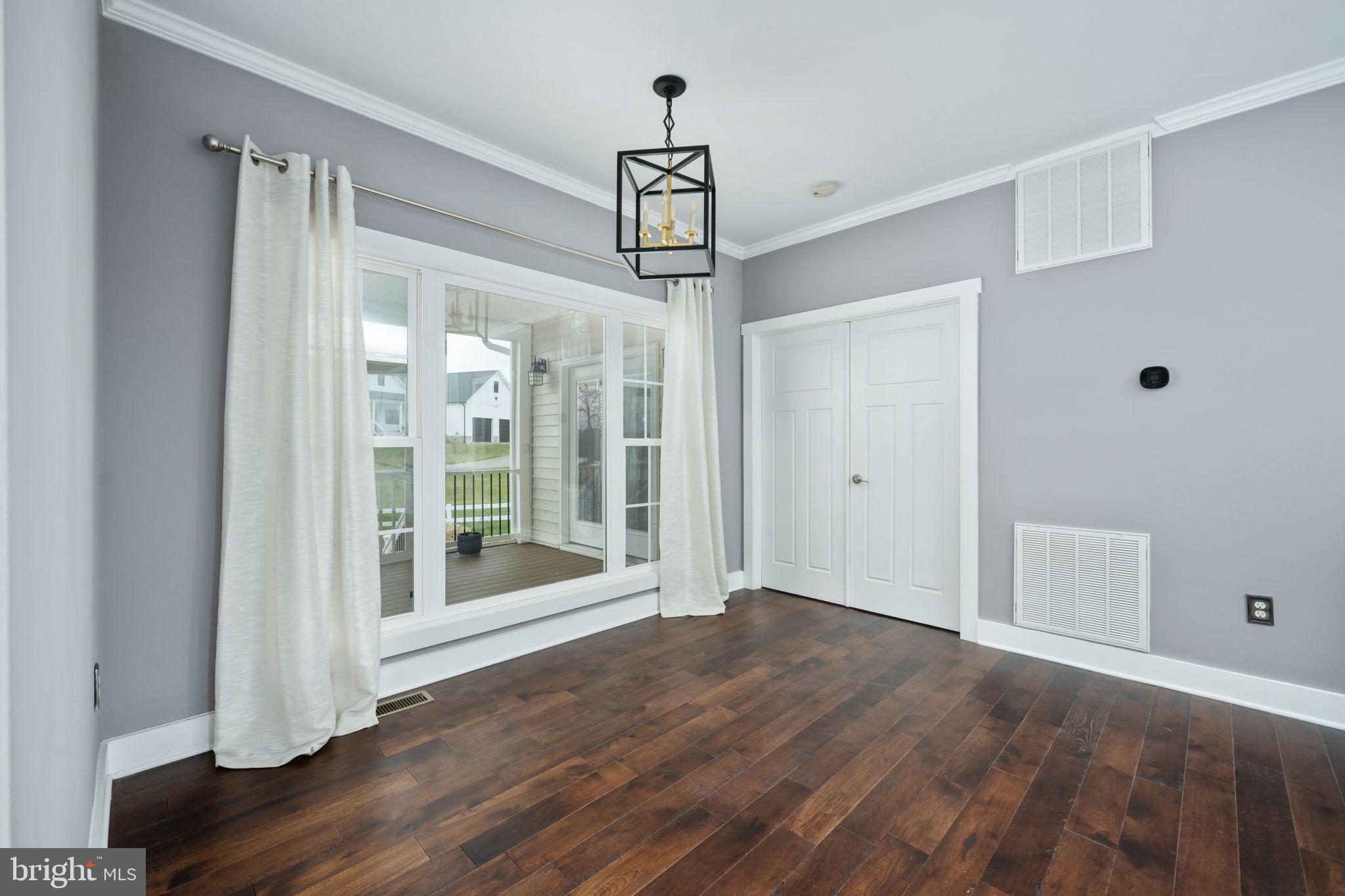 LONG VIEW SHORES - Residential