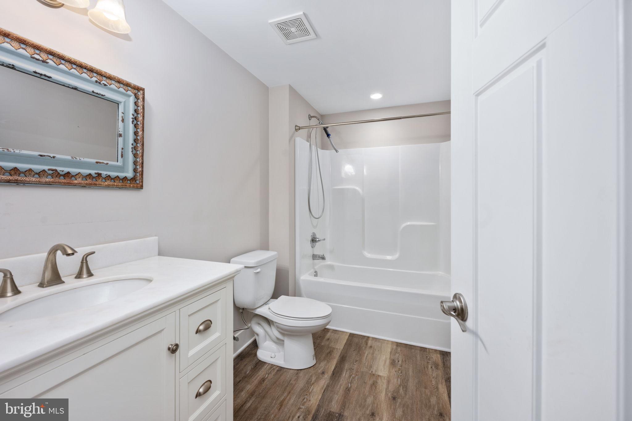 LONG VIEW SHORES - Residential
