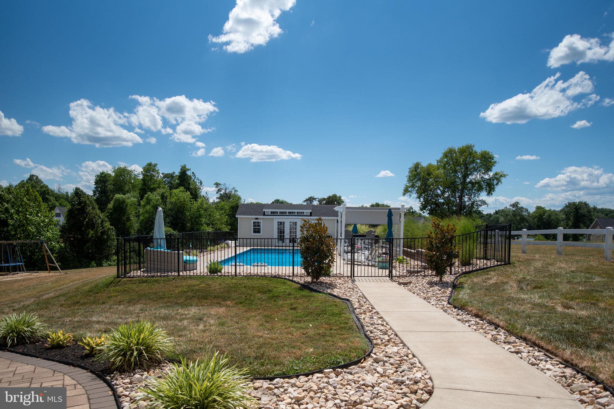 LONG VIEW SHORES - Residential