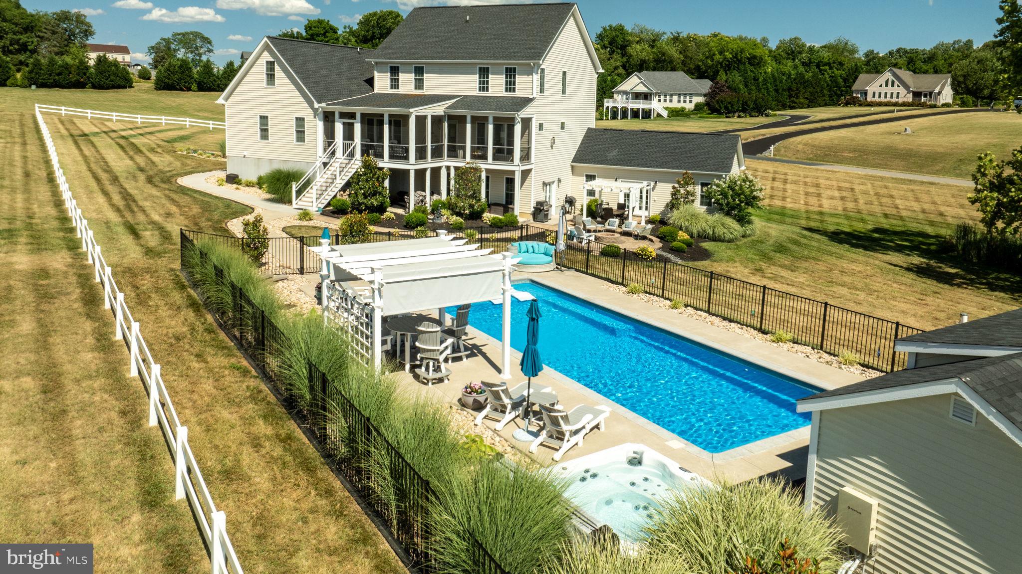LONG VIEW SHORES - Residential