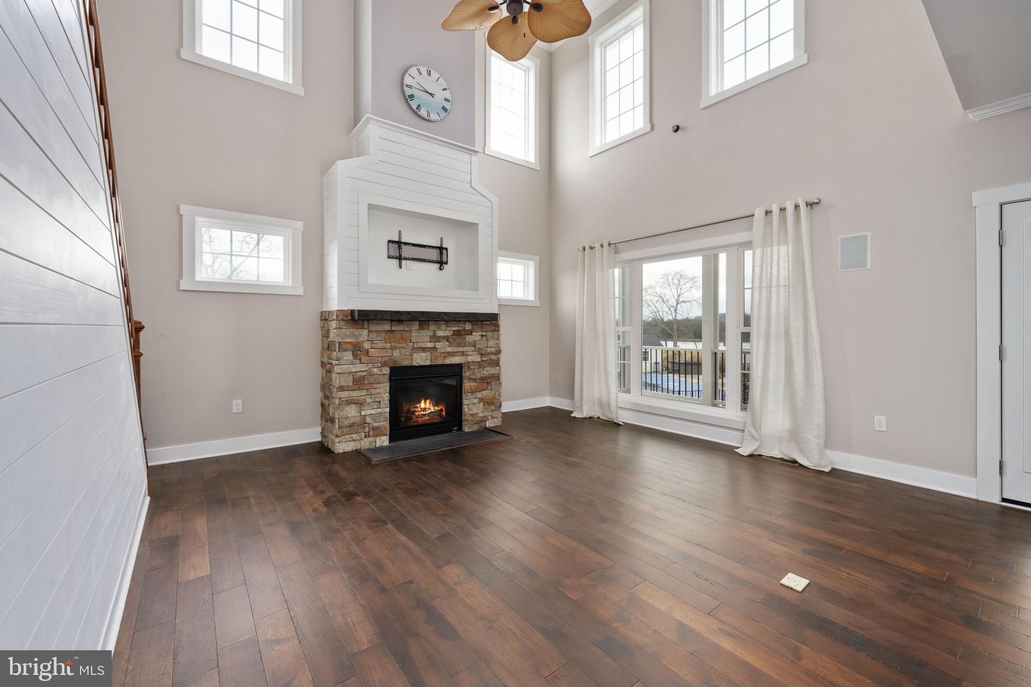 LONG VIEW SHORES - Residential