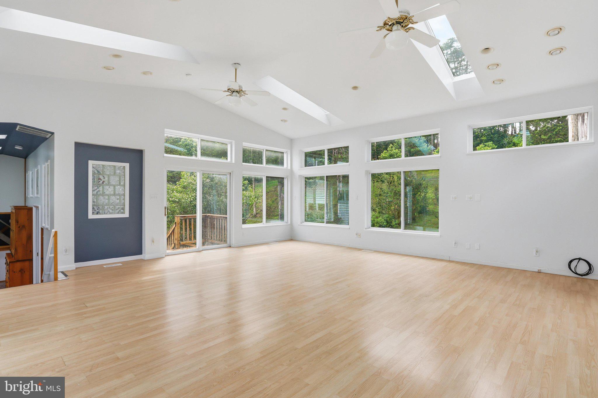 SAND PLACE ACRES - Residential