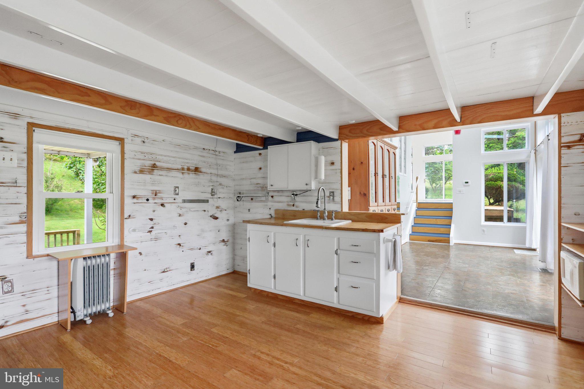 SAND PLACE ACRES - Residential