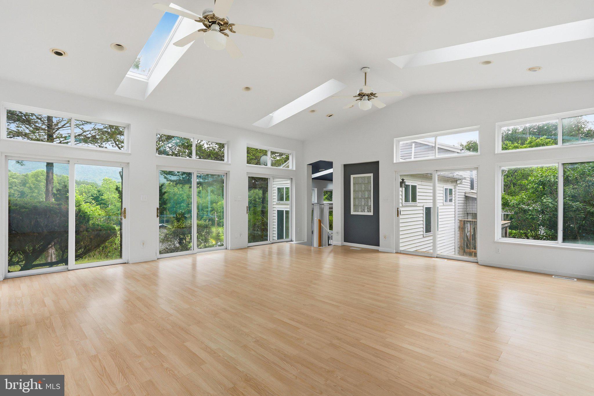 SAND PLACE ACRES - Residential