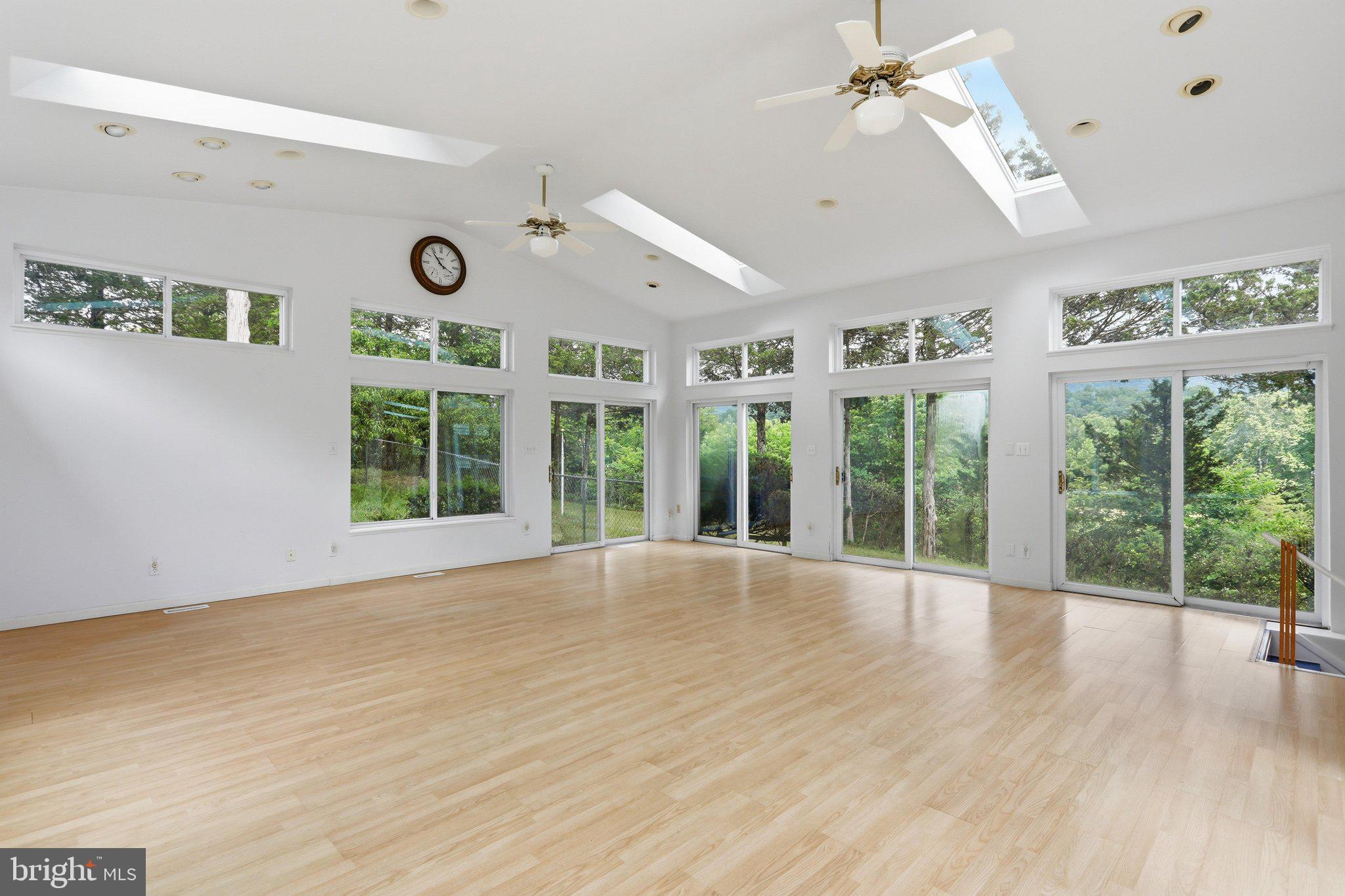SAND PLACE ACRES - Residential