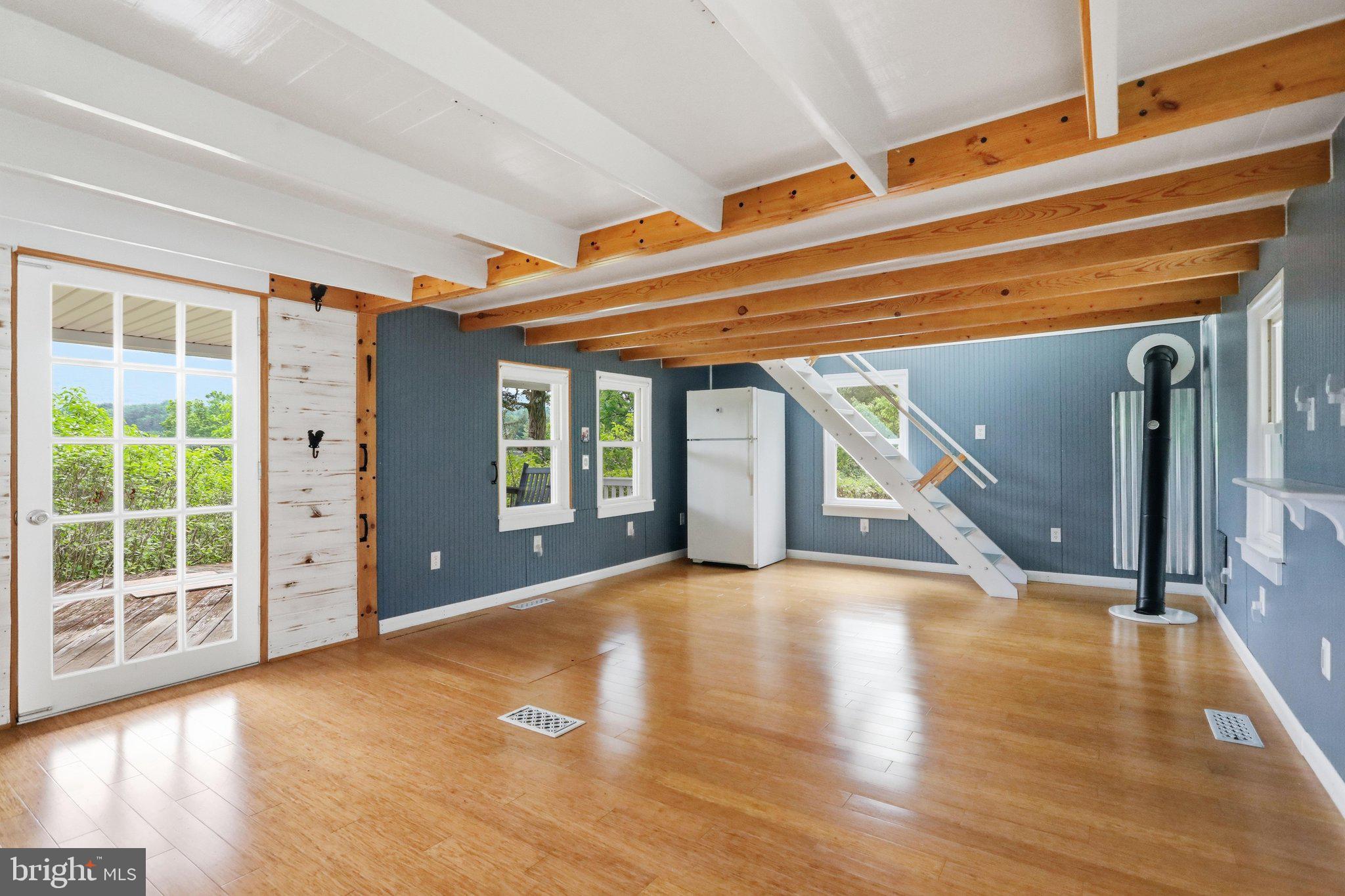 SAND PLACE ACRES - Residential