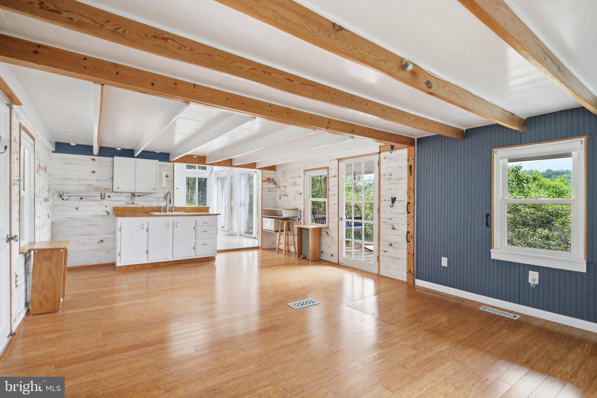 SAND PLACE ACRES - Residential