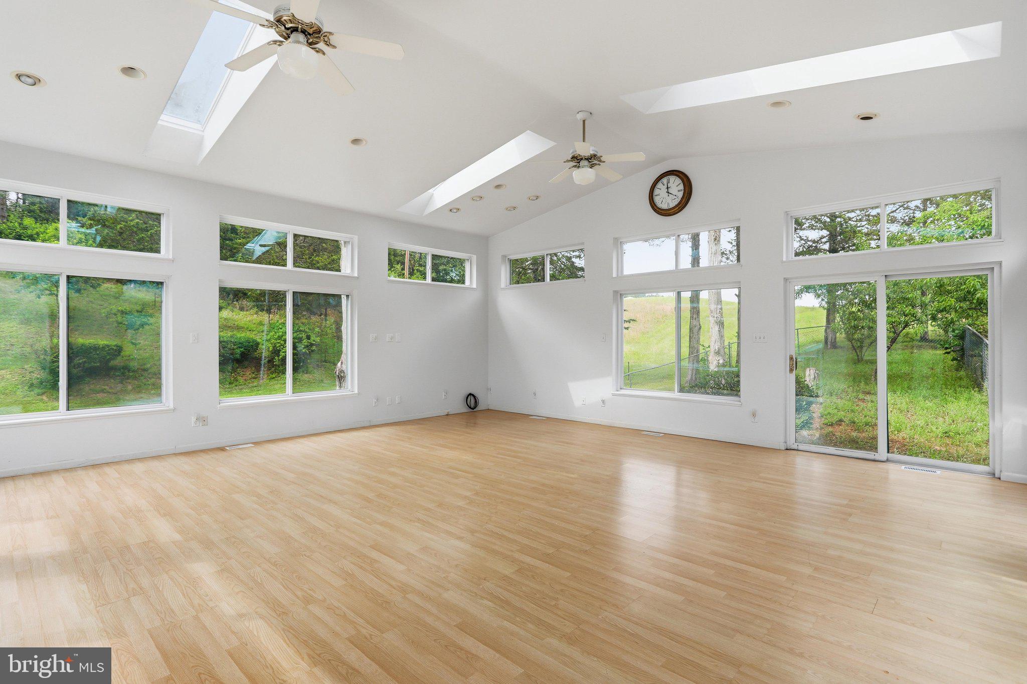 SAND PLACE ACRES - Residential