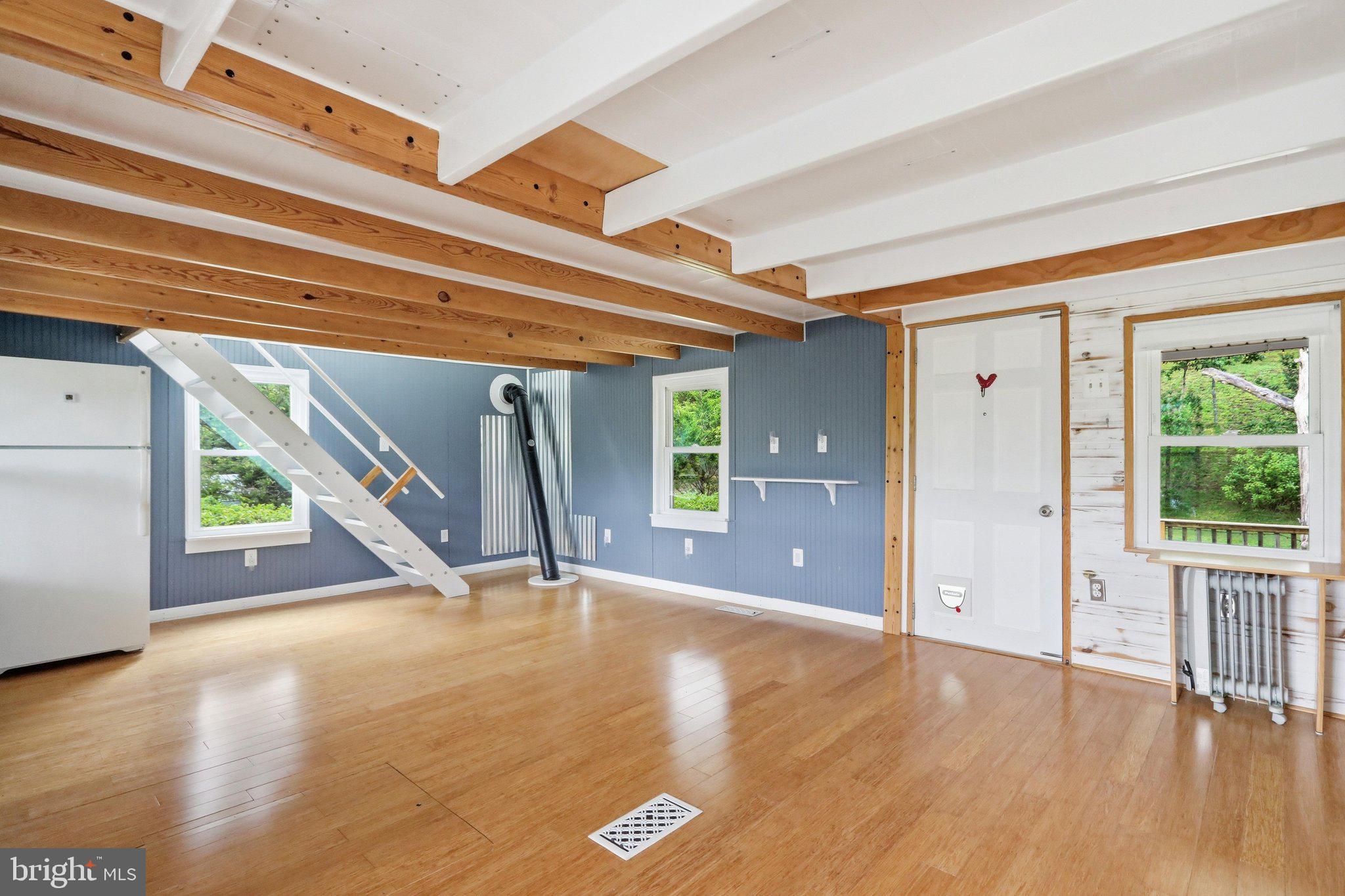 SAND PLACE ACRES - Residential