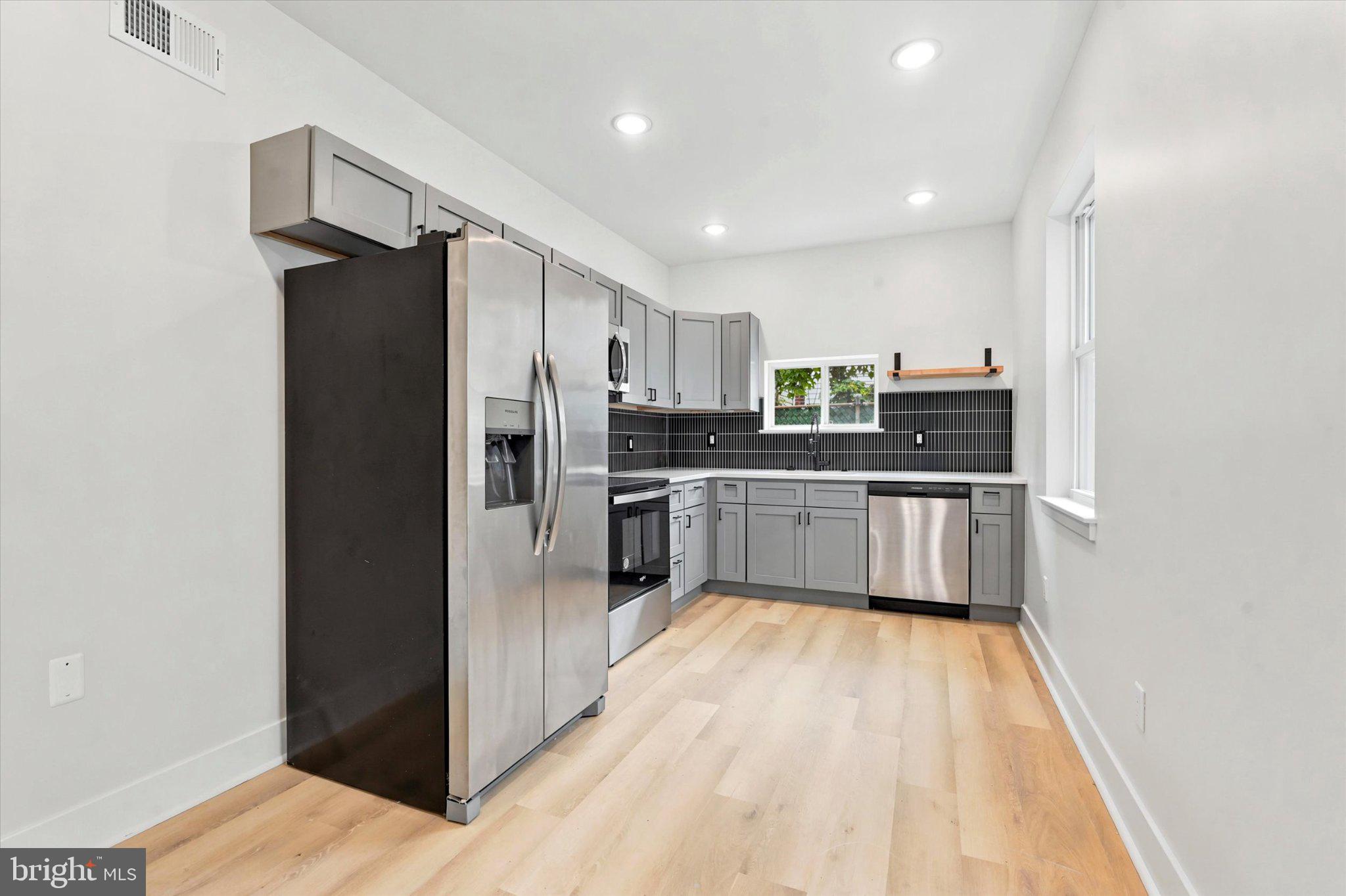 PORT RICHMOND - Residential