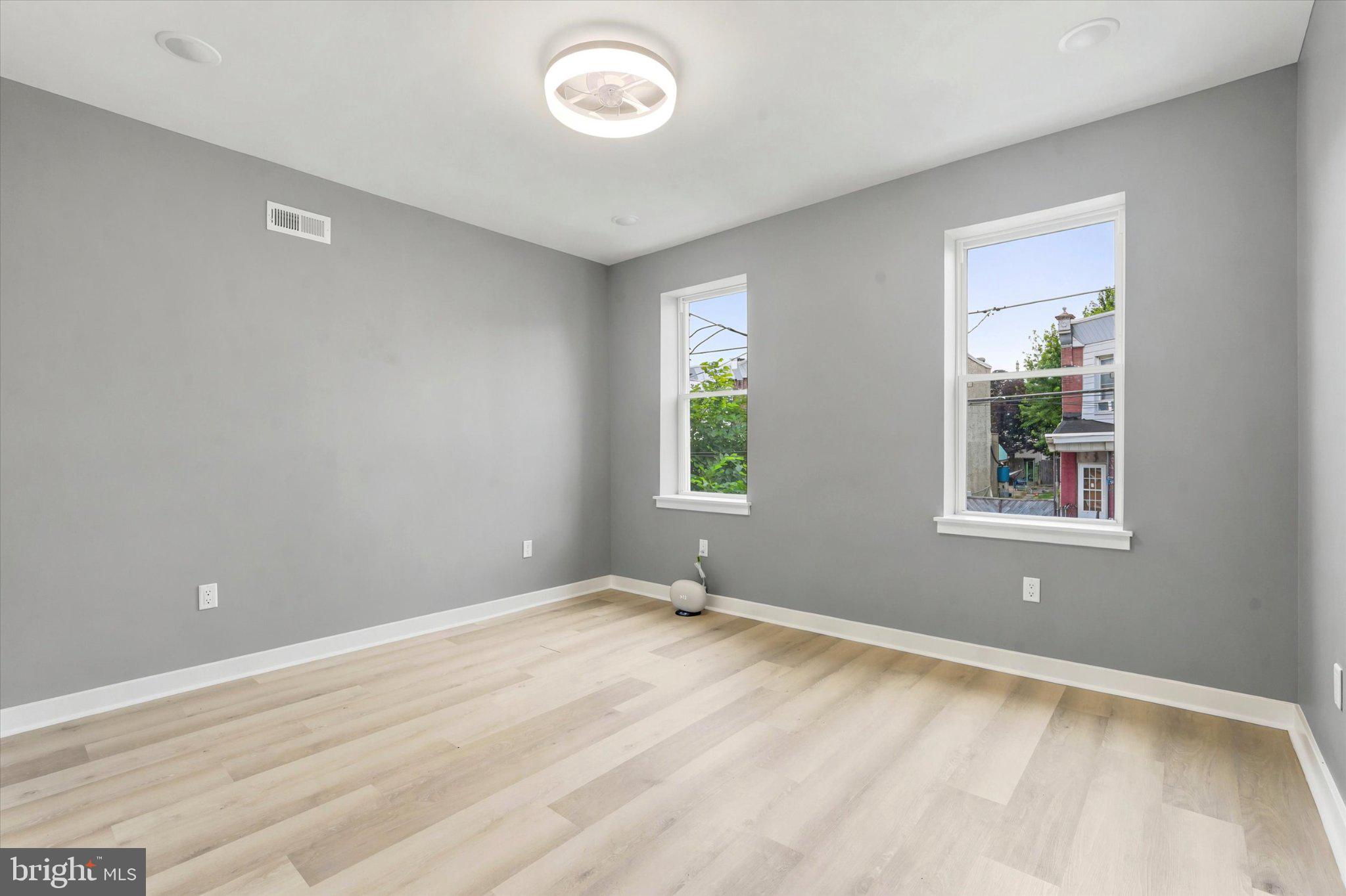 PORT RICHMOND - Residential