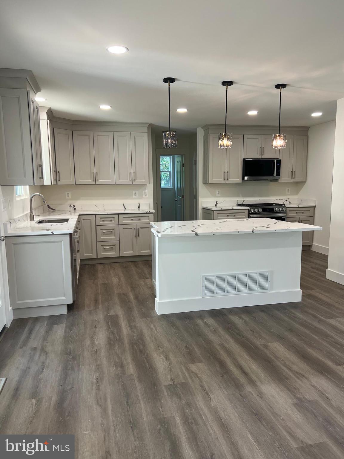 ASHTON WOODS - Residential