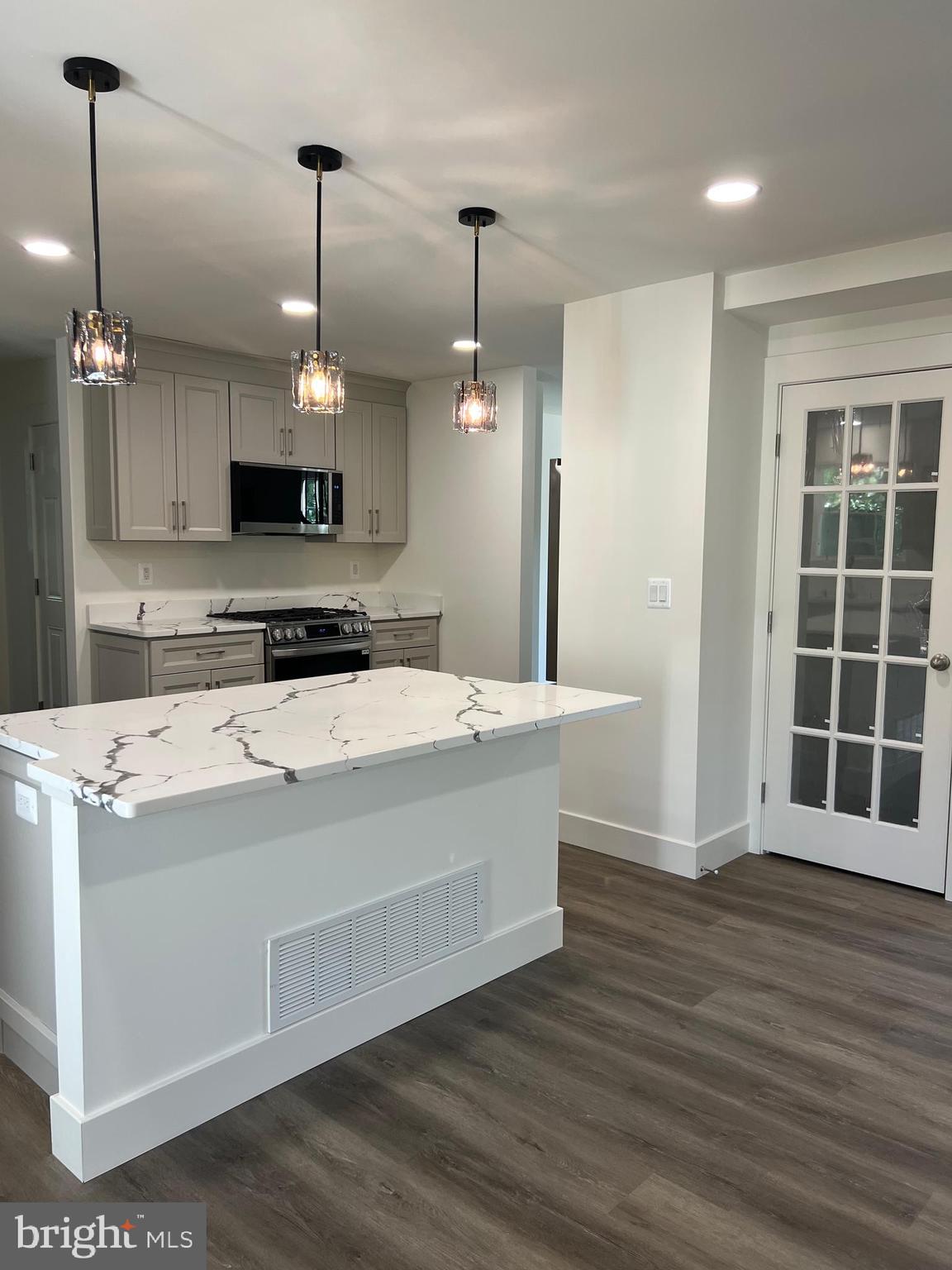 ASHTON WOODS - Residential