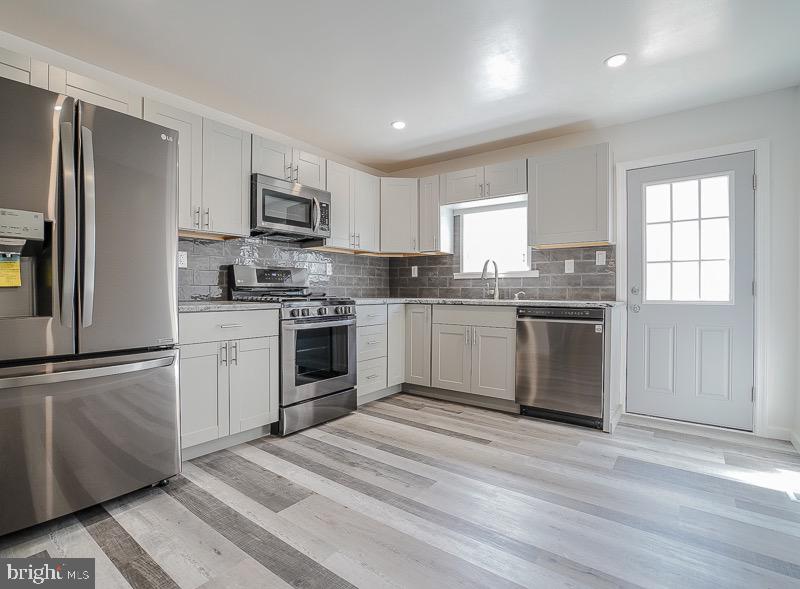 PORT RICHMOND - Residential
