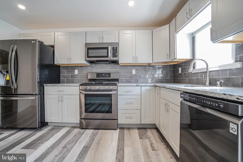 PORT RICHMOND - Residential