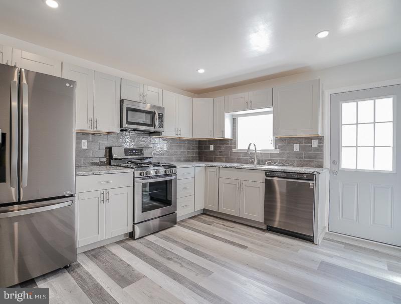 PORT RICHMOND - Residential