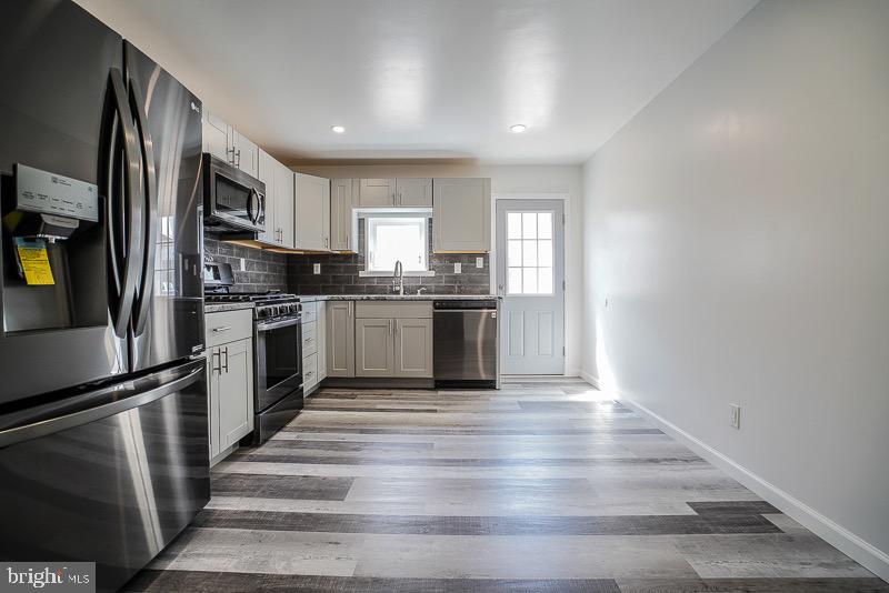 PORT RICHMOND - Residential