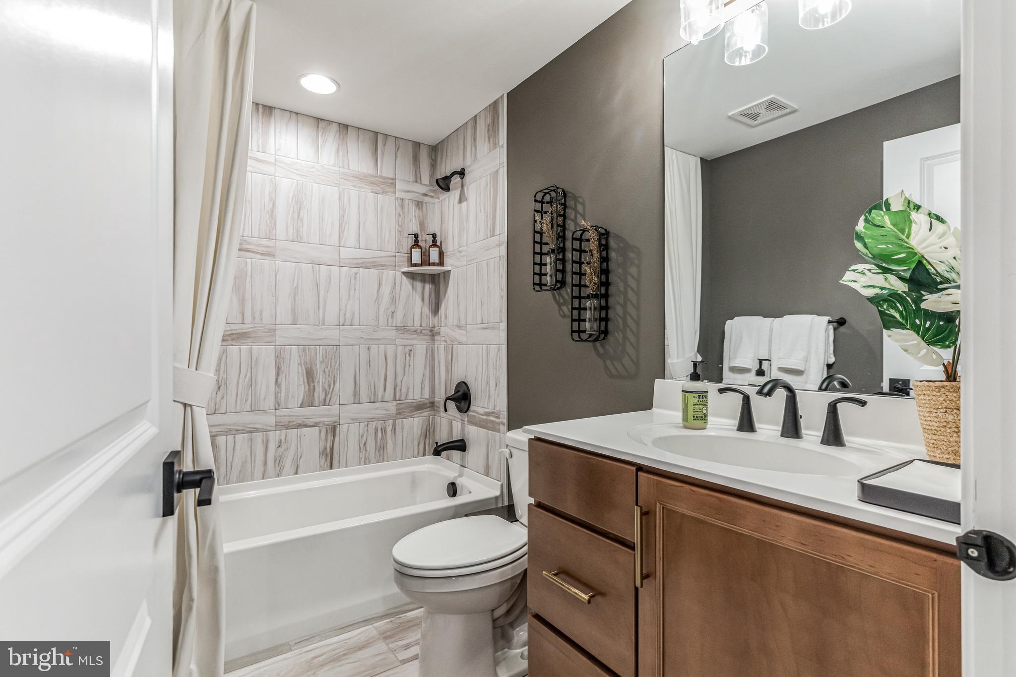 MAPLE RIDGE ESTATES - Residential