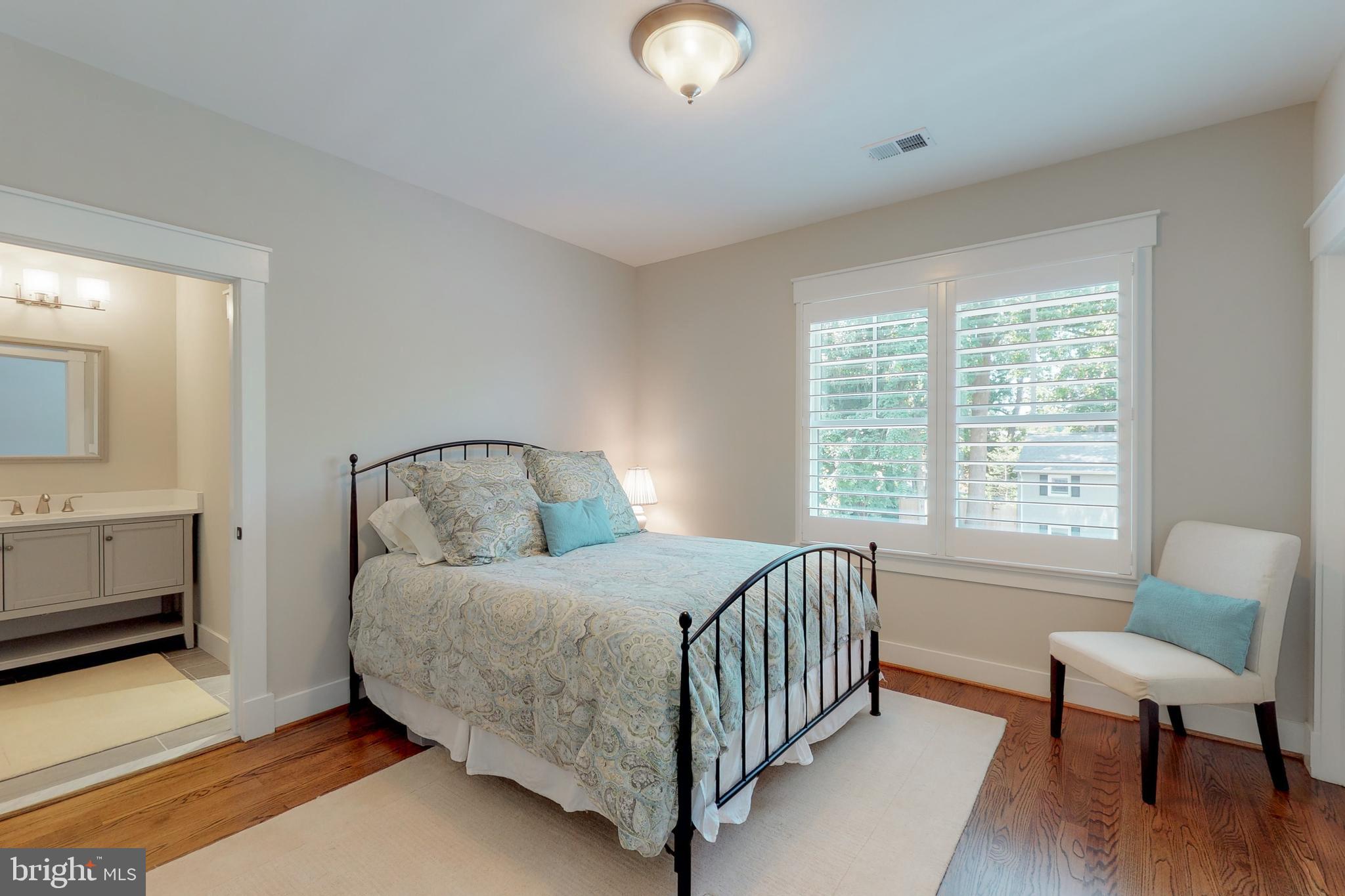 CRESCENT HILLS - Residential