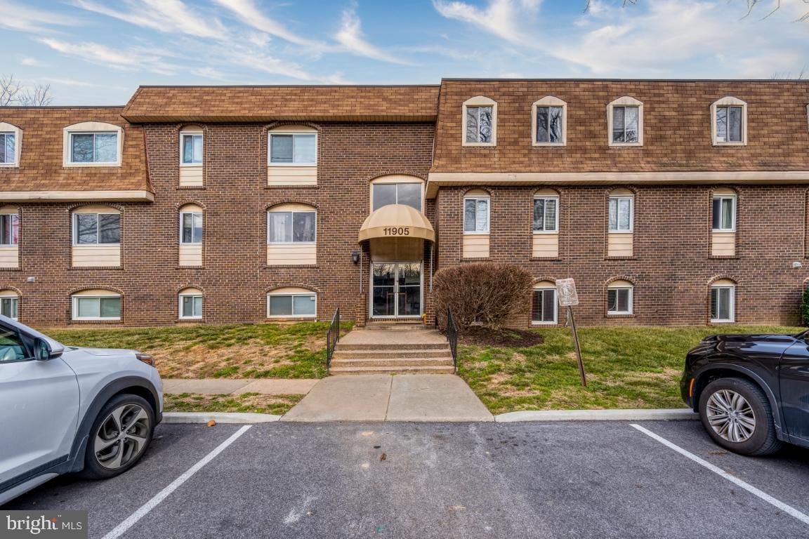 Large 2 bedroom 1.5 bath Condo 3rd floor level. ( Front View) Freshly painted and newly carpeted, loads of closets space. Extra storage and laundry facility in building. Located in the Gardens of Owings Mills in the Historic Reisterstown, Maryland. Easy commute and 10 minutes ride to Stevenson University and all the shopping and entertainment in Owens Mills to name a few; Sagamore Farms, Hannah More Park, Mitchell's Golf Complex and the famous Owings Mills Metro Centre. Minutes from Highway 795 North/South, 5 minutes from metro stop and 30 minutes ride to BWI Airport!