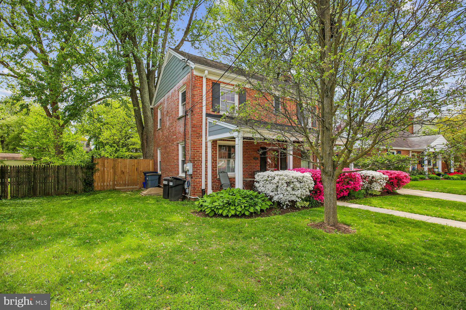 FOREST ESTATES - Residential Lease