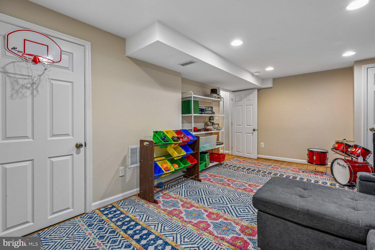 FOREST ESTATES - Residential Lease