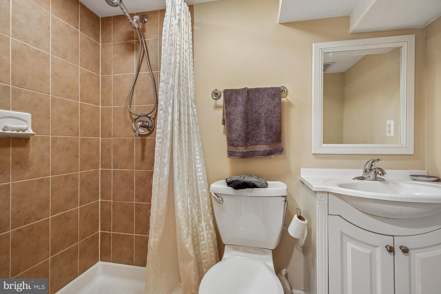 FOREST ESTATES - Residential Lease