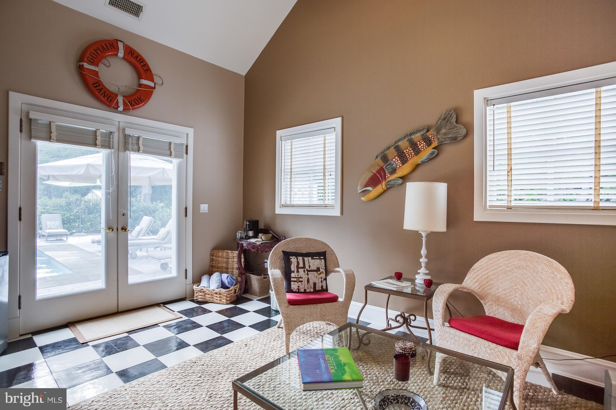 SHADOW POINT - Residential