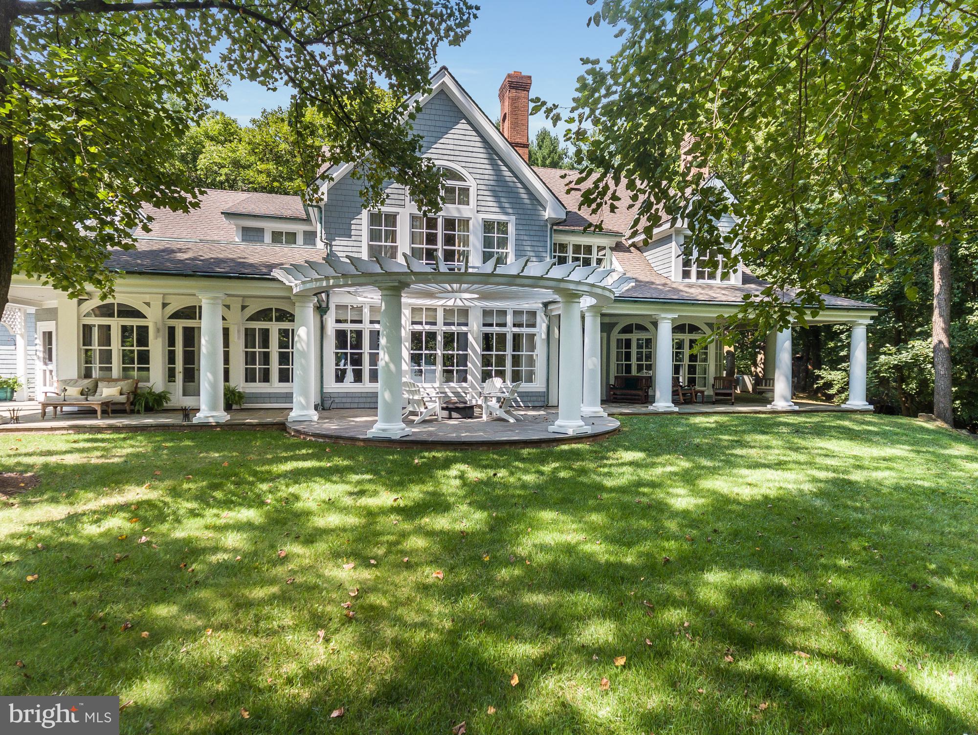 SHADOW POINT - Residential