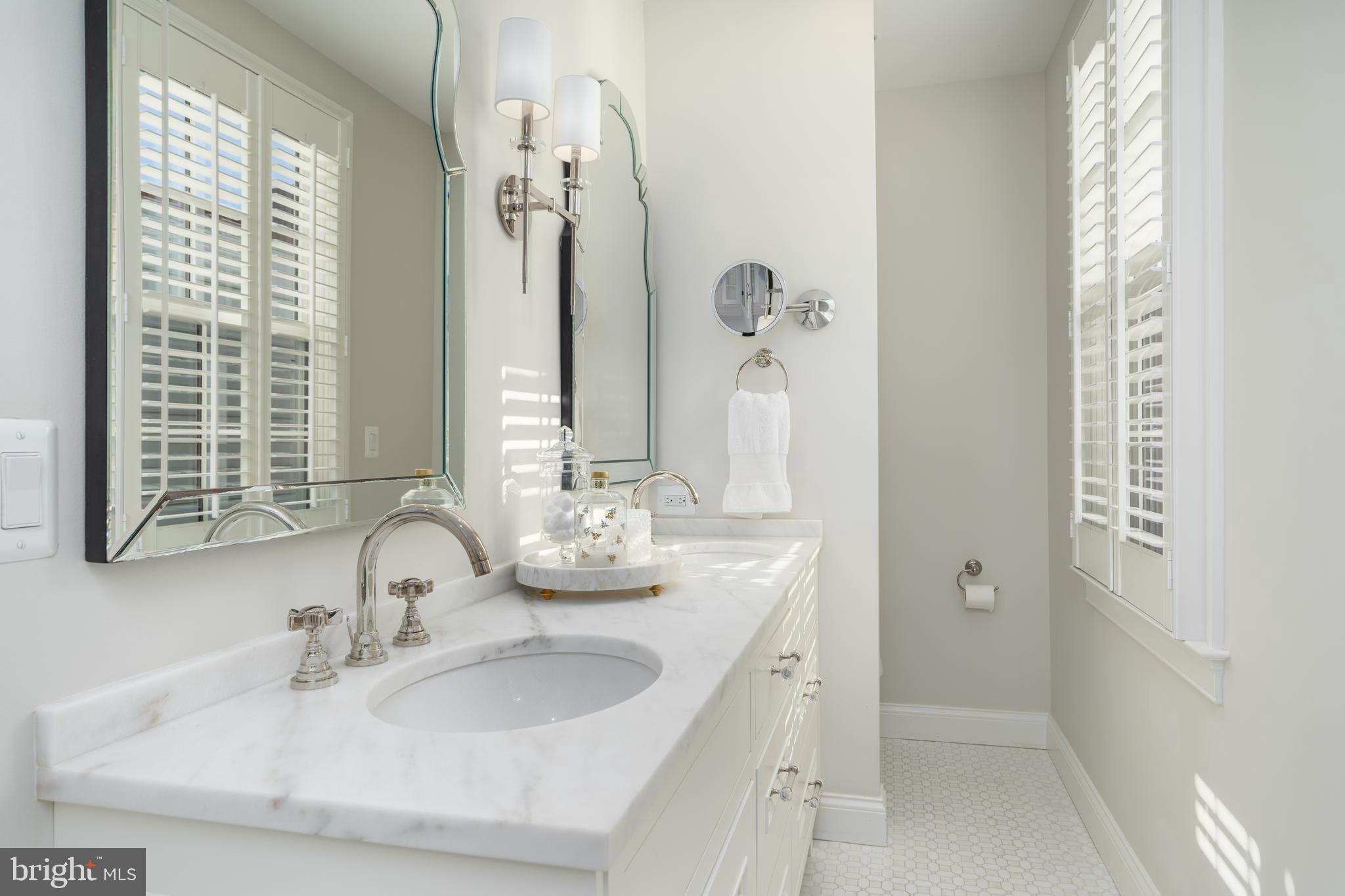 OLD TOWN ALEXANDRIA - Residential