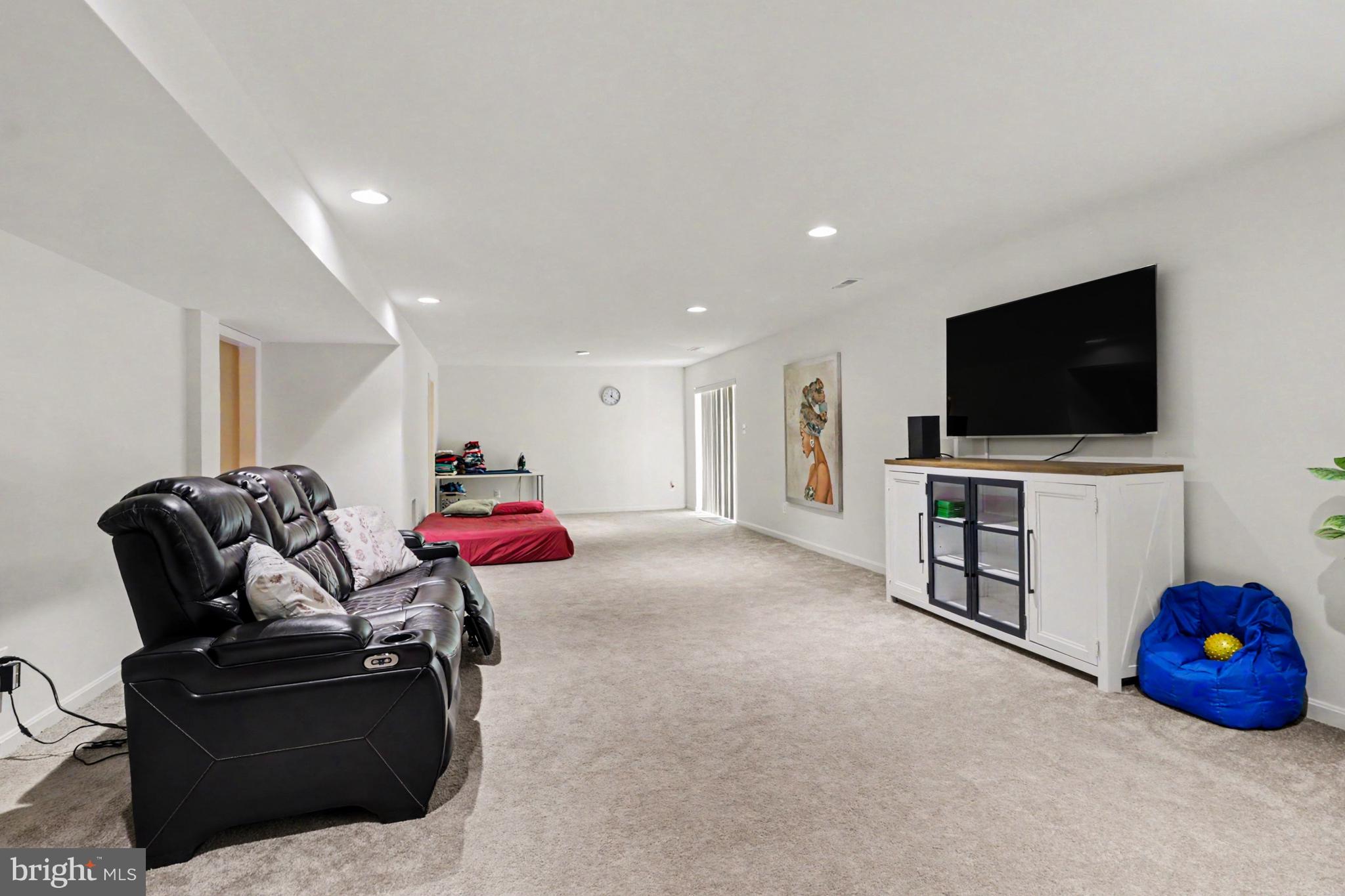 CROSBY COURT - Residential