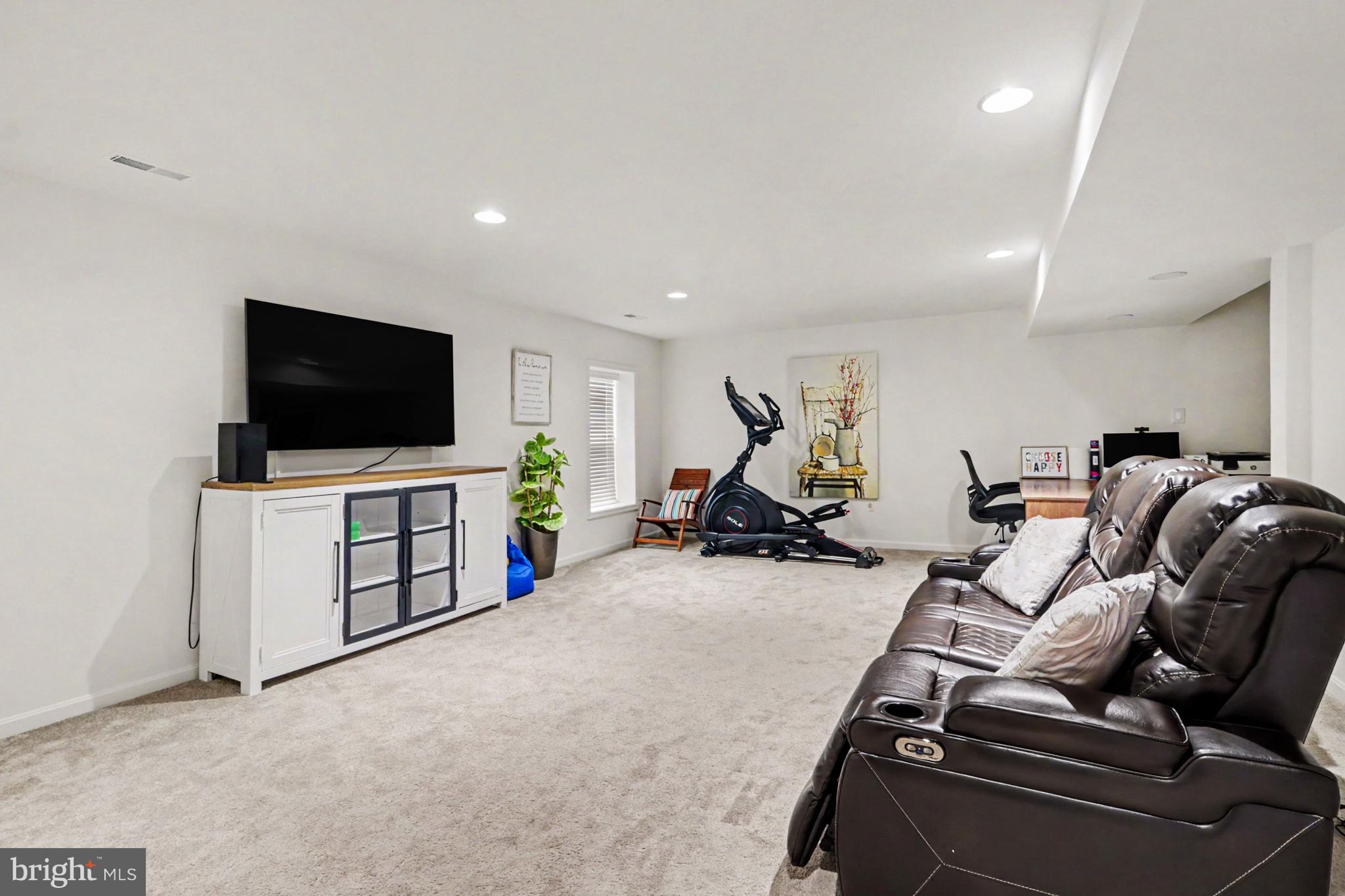 CROSBY COURT - Residential