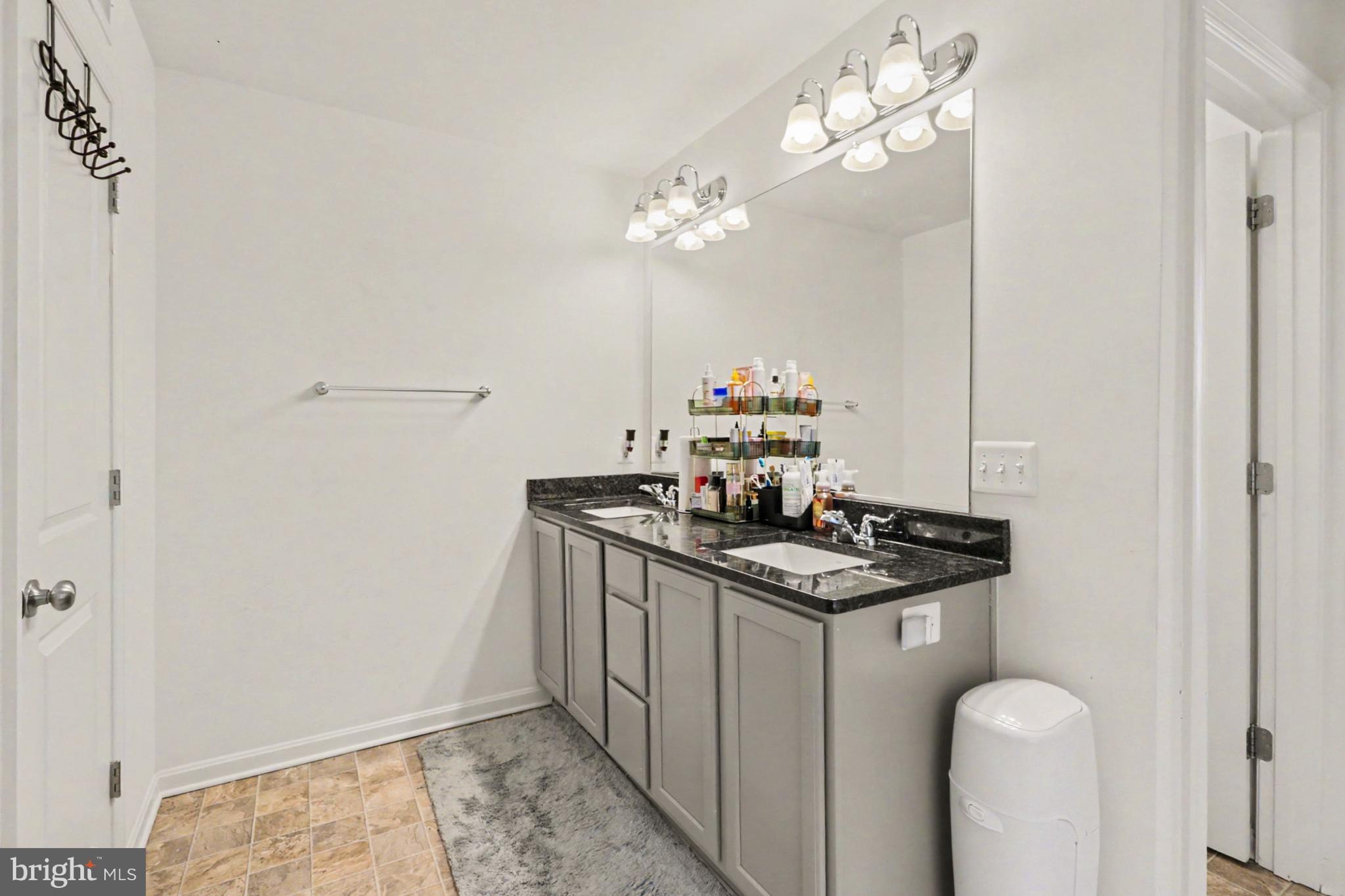 CROSBY COURT - Residential