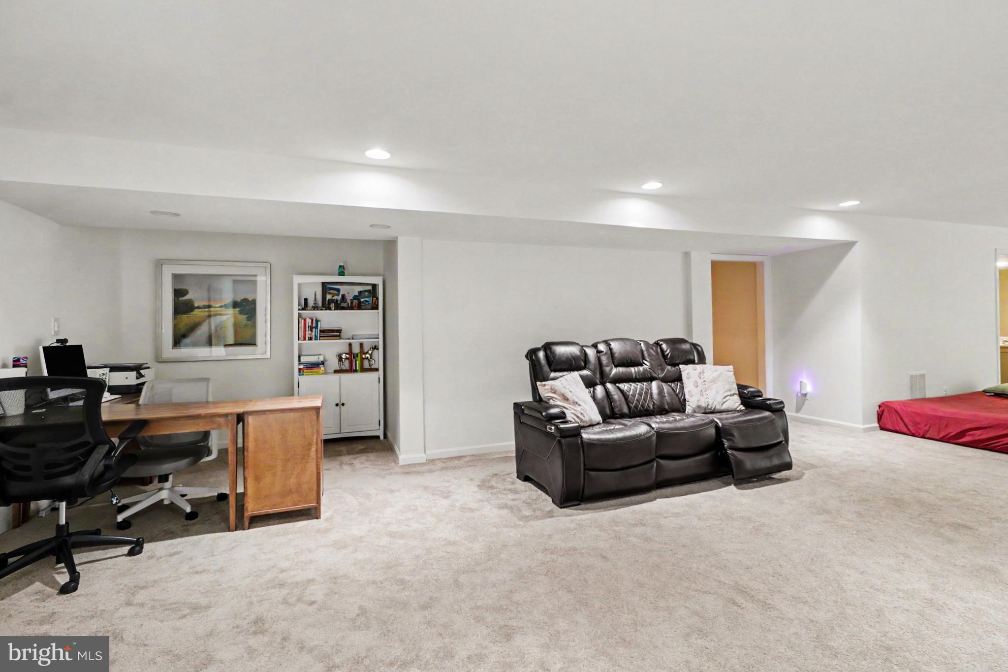 CROSBY COURT - Residential