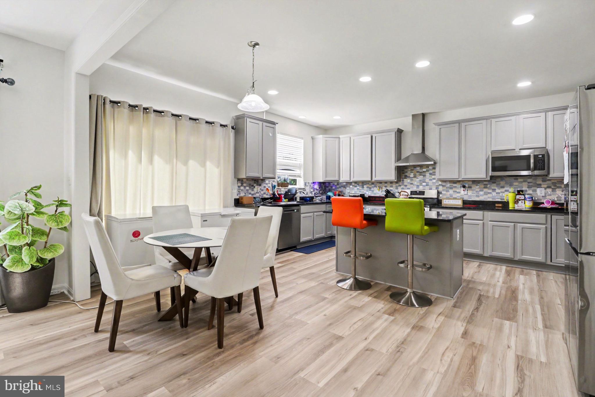 CROSBY COURT - Residential