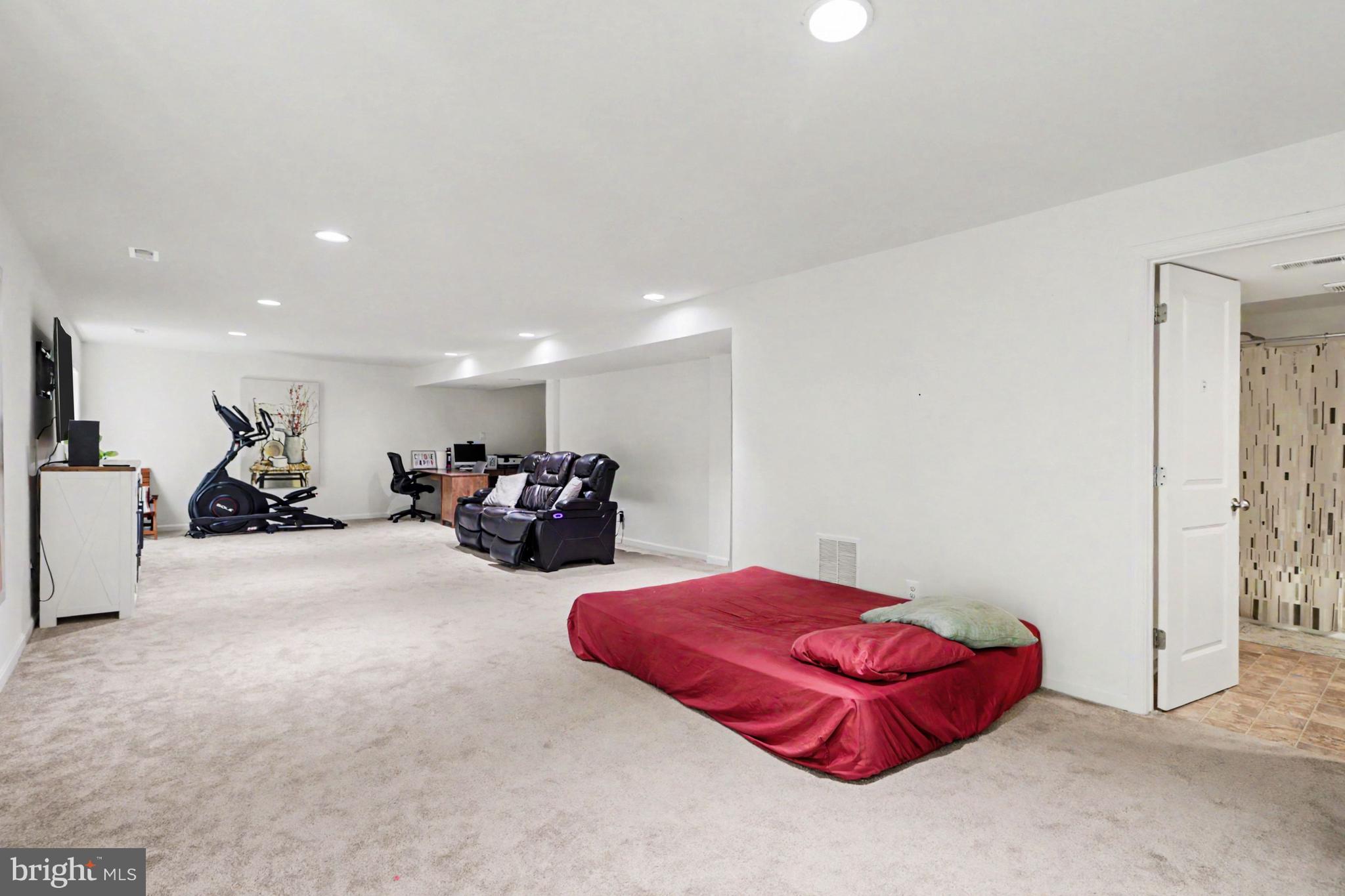CROSBY COURT - Residential