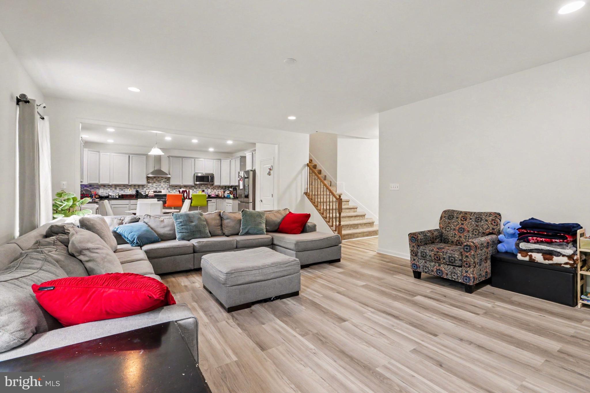 CROSBY COURT - Residential