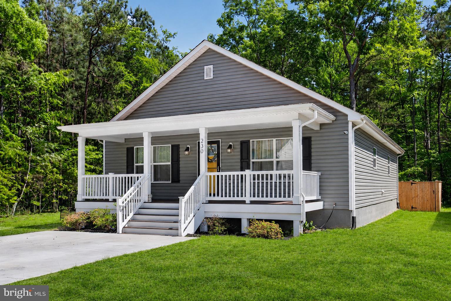 COLONIAL BEACH - Residential